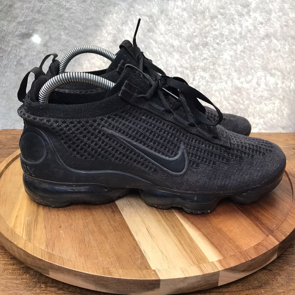 Nike Air VaporMax 2021‎ FK Flyknit GS Youth 6.5Y/Womens 8 Triple Black Sneakers